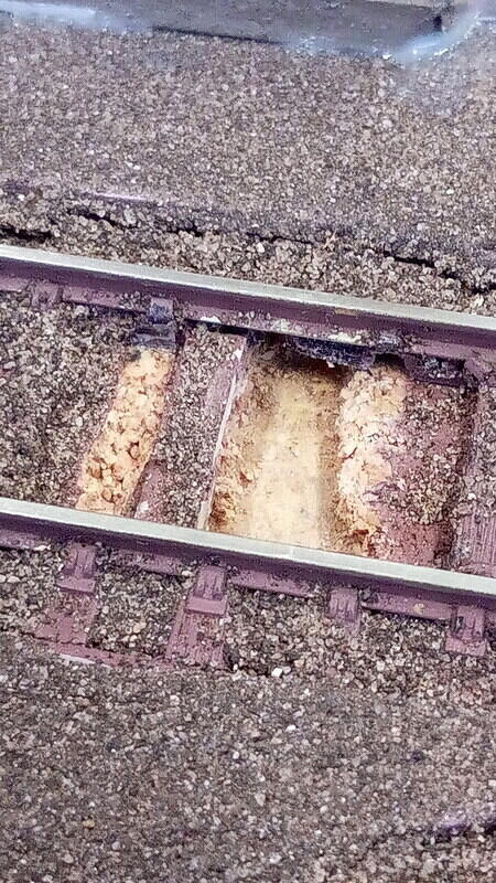 Magnetic uncouplers-digging out cork 02