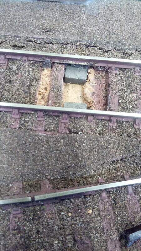 Magnetic uncouplers-in position 01