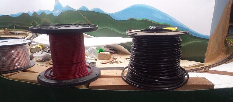 Gluing the foam to the lids 02