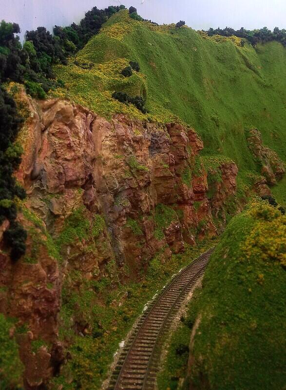Running East through the cutting 03