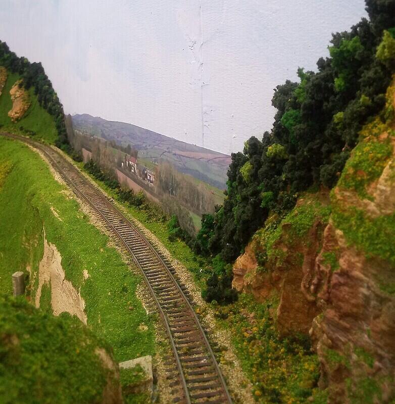 Running West through the cutting 04